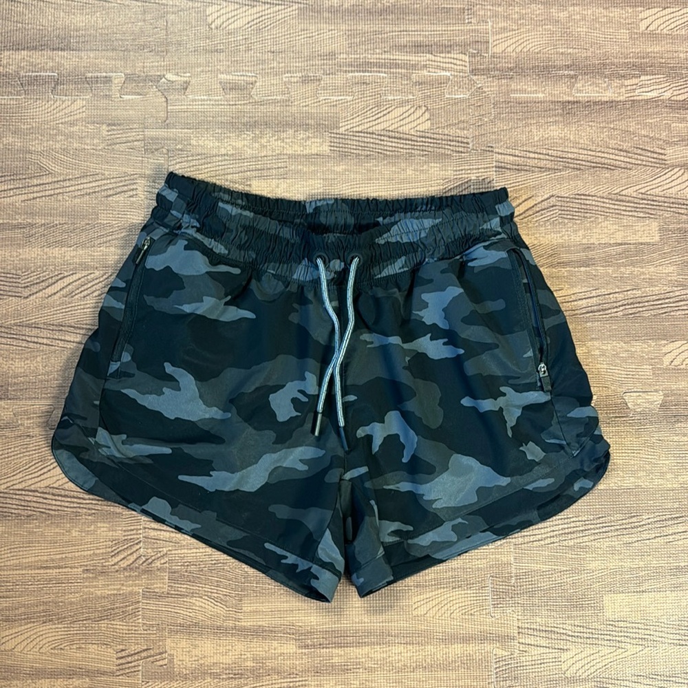 ATHLETA GIRL CAMO ATHLETIC SHORTS SIZE XL/14 (LOTS OF POCKETS)